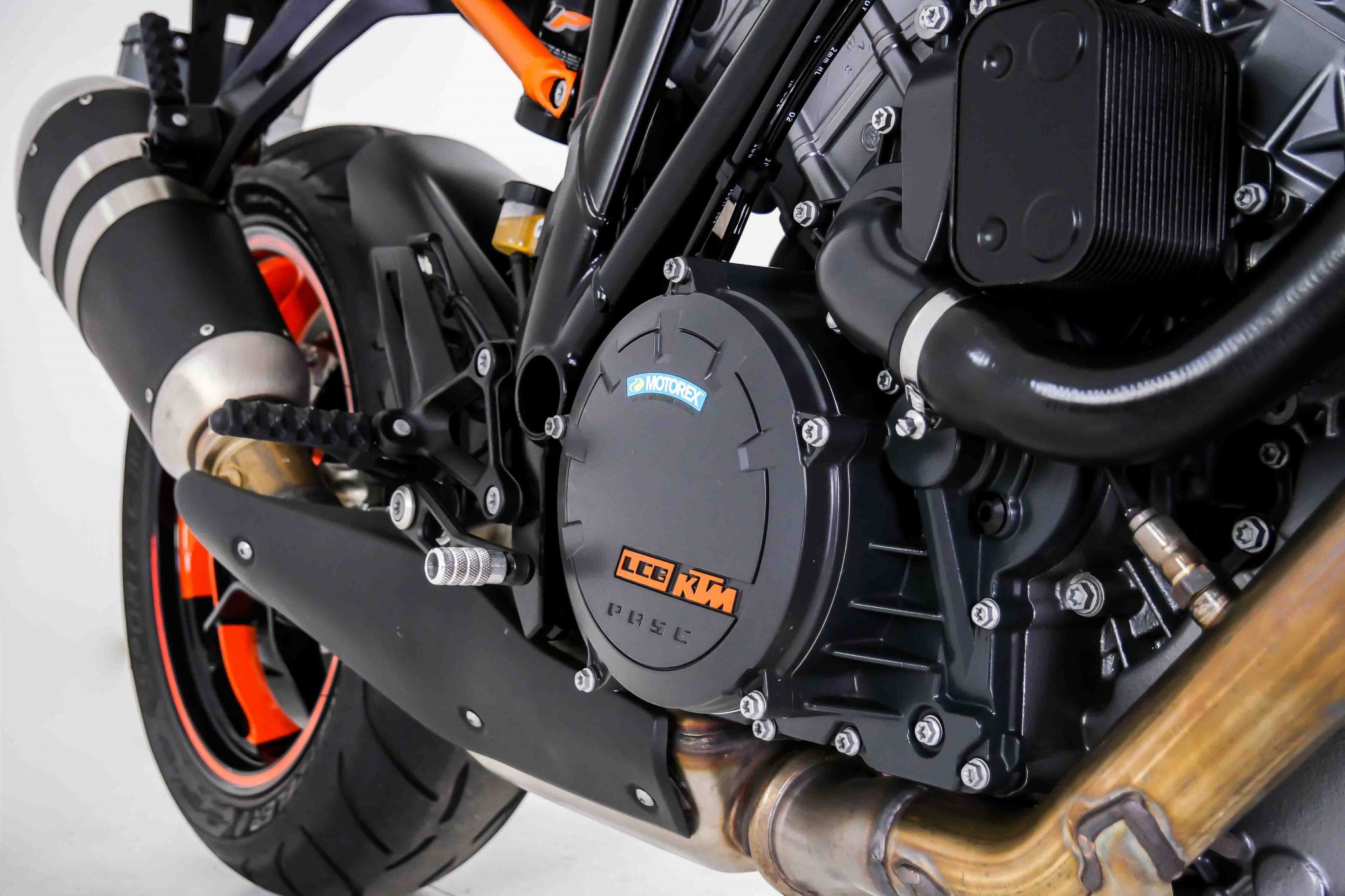 KTM Super Duke 1290 R tampa do motor