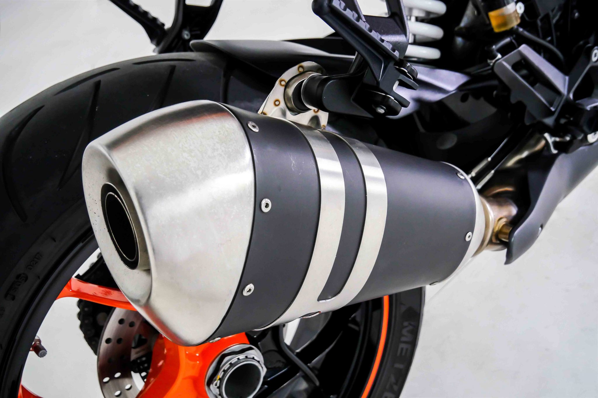 KTM Super Duke 1290 R escapamento