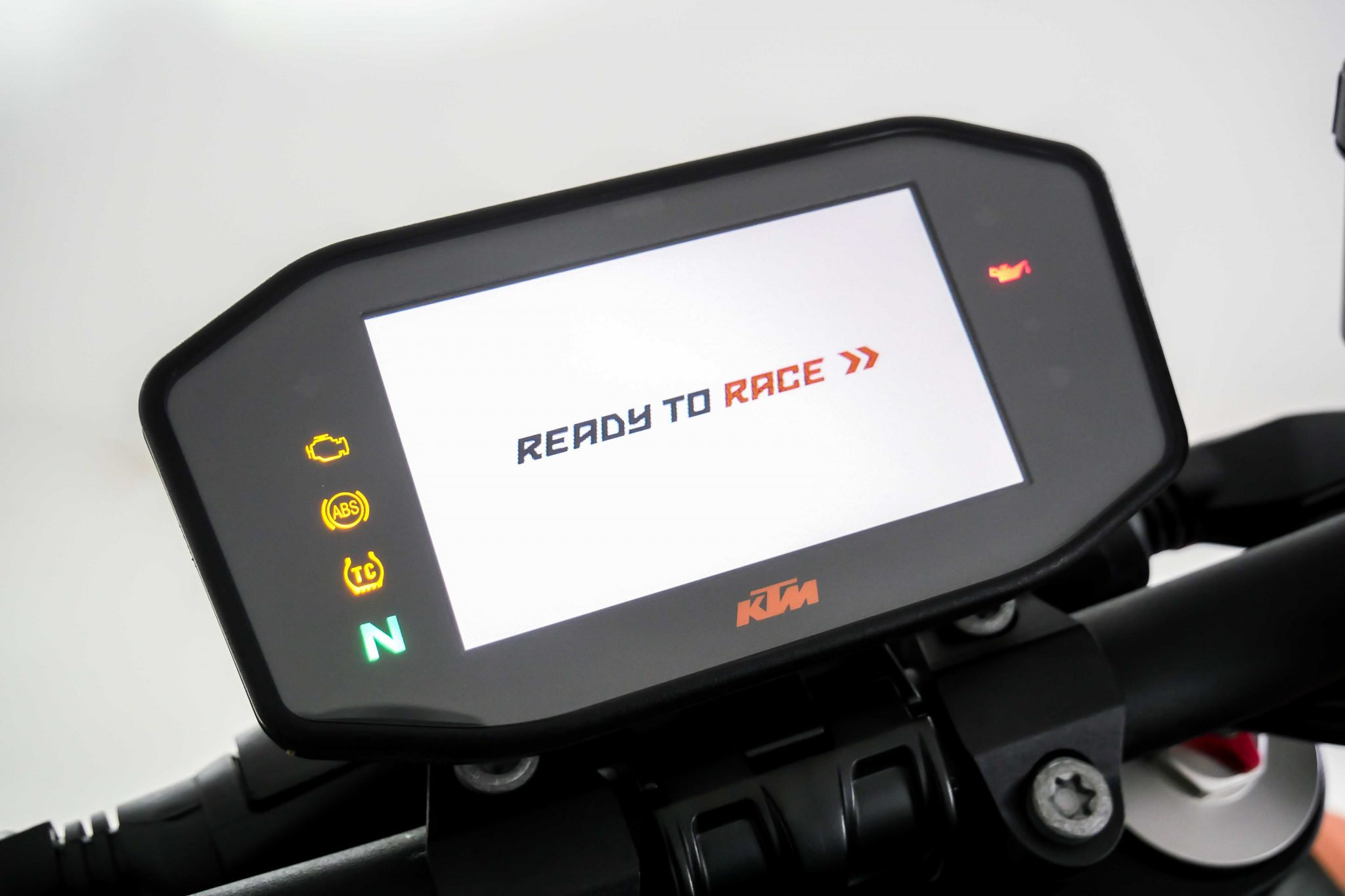 KTM Super Duke 1290 R painel apresentaçao