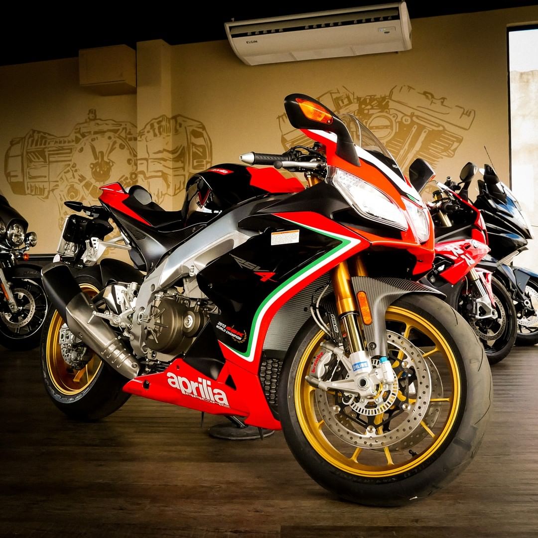 RSV4 R